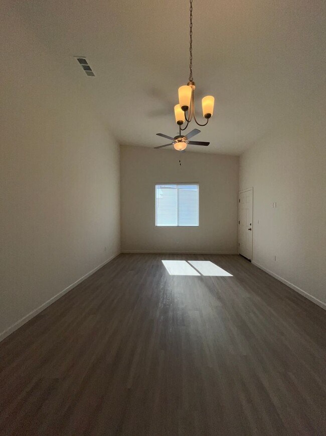Building Photo - 4214