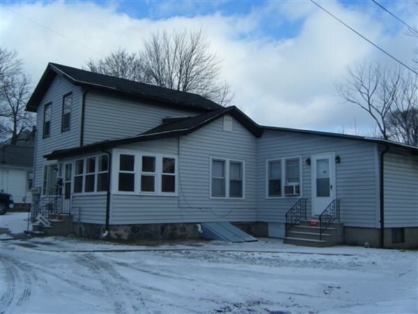 Building Photo - 2 br, 1 bath  - 525 Steward Ave Basement #4