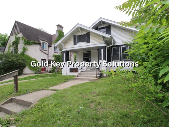 Building Photo - REDUCED PRICE!! Spacious 3 BR 1 BA House with Dining Room and Fenced Backyard. (SECTION 8 APPROVED)