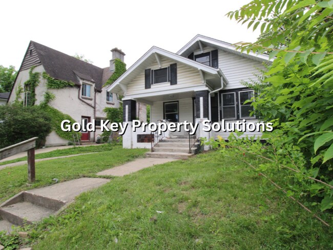 Foto del edificio - REDUCED PRICE!! Spacious 3 BR 1 BA House with Dining Room and Fenced Backyard. (SECTION 8 APPROVED)