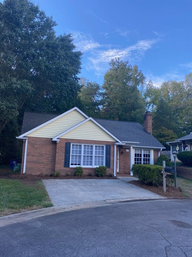 Photo - 815 Meadowstone Drive