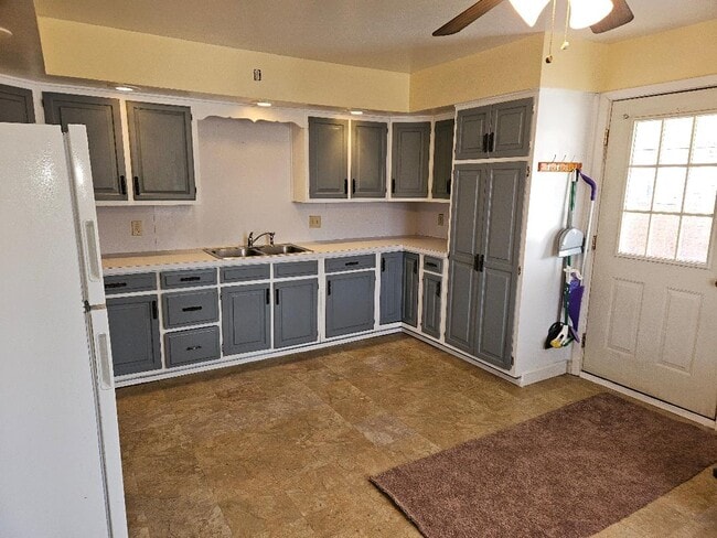 Building Photo - 416 Erie St