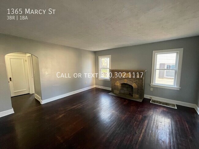 Building Photo - Three bedroom one bathroom home for rent