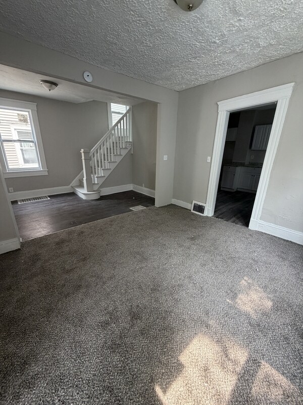 Foto del edificio - 2355 E 86th St