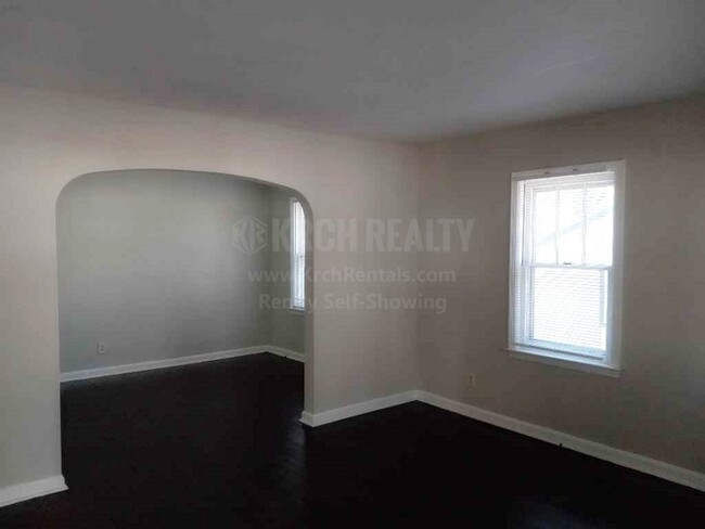 Building Photo - Cozy 2 bedroom, 1.5 bathroom home!