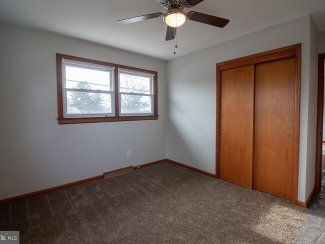 Building Photo - 6301 Salem Park Cir