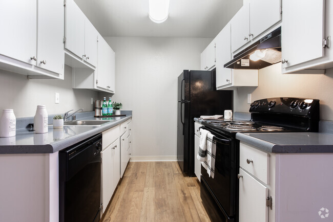 2BR, 1BA - Atherton Renovated - Summerwood