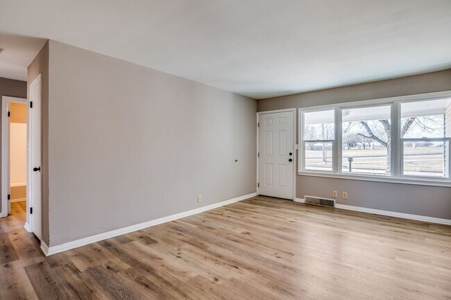 Foto del edificio - Charming Southeast 3 Bedroom, 1 Bathroom with bonus room