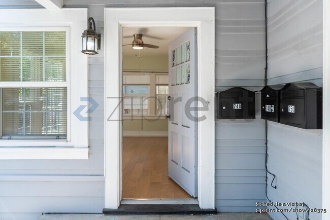 Building Photo - 748 S 11th St