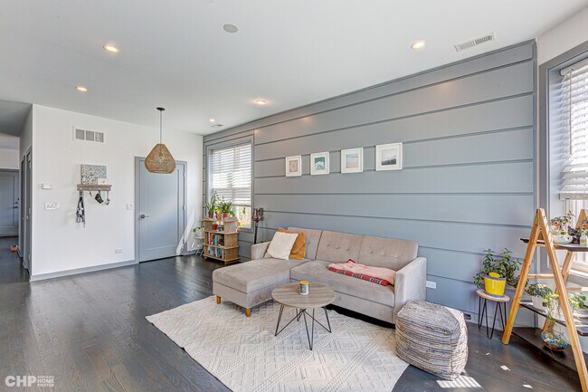 Building Photo - 2806 N Mozart St
