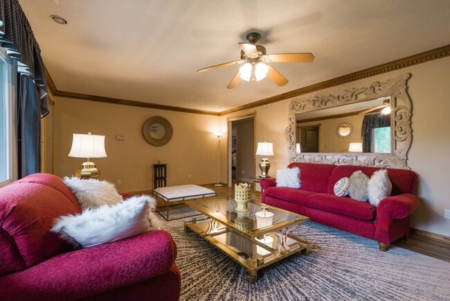 Building Photo - 261 Upper Ferry Rd