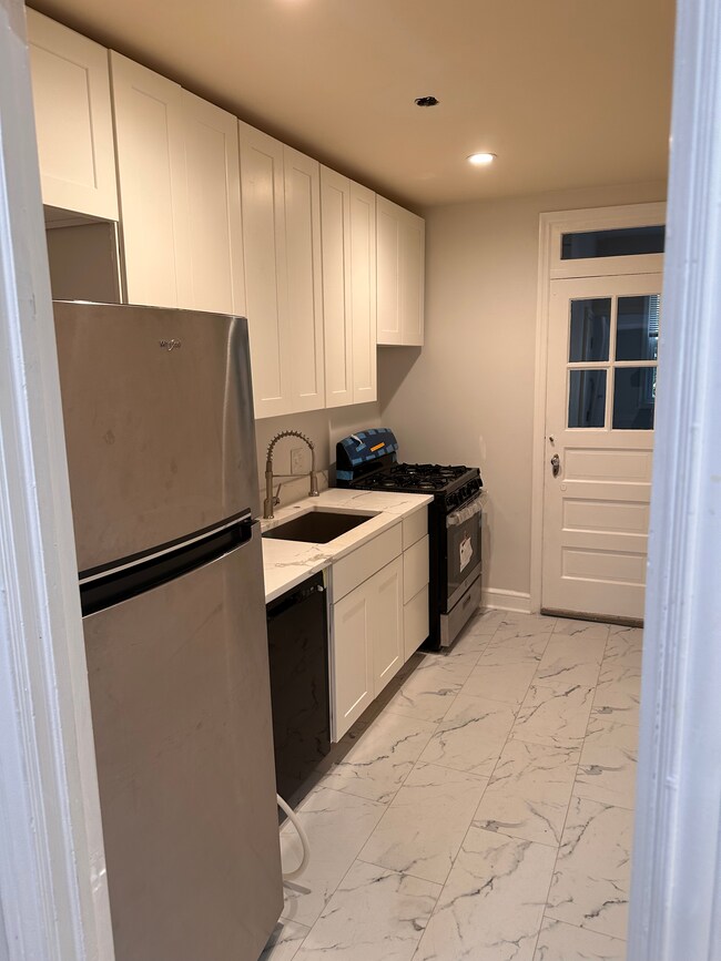 Building Photo - 616 Silver Spring Ave