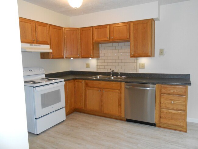 Building Photo - 731 S Park Square Dr