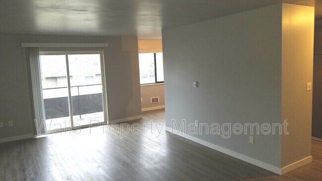Foto del edificio - 2121 E Jefferson St