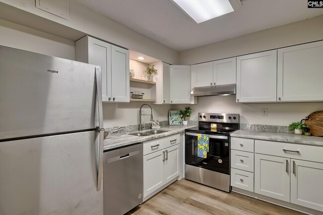 Building Photo - 1825 St Julian Pl