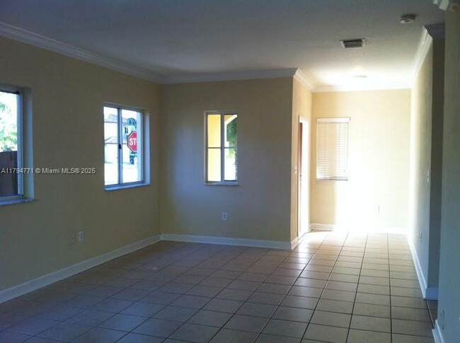 Foto del edificio - 2601 NE 41st Cir