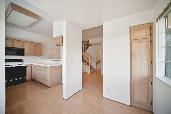 Foto del edificio - Spacious Townhome Located in the Highly Desirable Shadow Ridge Community of Oak Park