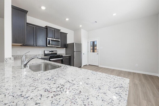 Building Photo - 15431 Maple Ter Dr