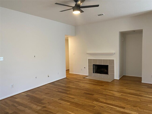 Foto del edificio - 5523 Autumn Ash Ln