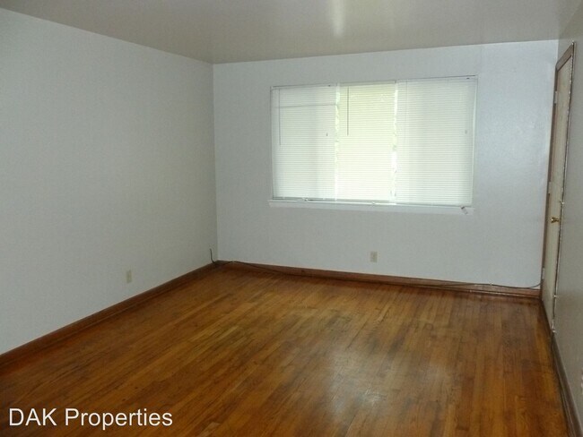Building Photo - 8700 W Silver Spring Dr