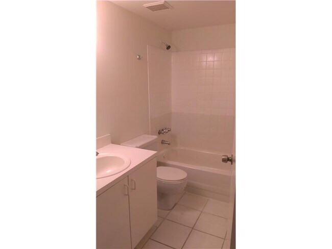 Foto del edificio - 1825 W 56th St