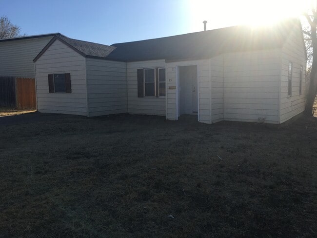 Building Photo - Cute 2 Bedroom 1 Bath home with Central Heat and Air in San Jacinto