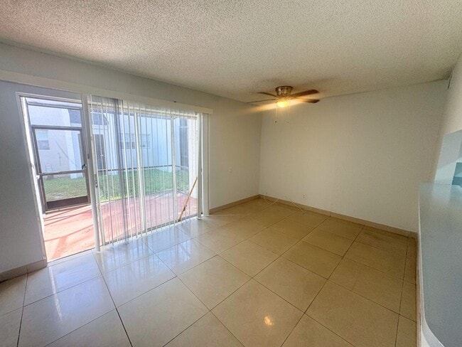 Foto del edificio - 4423 Treehouse Ln
