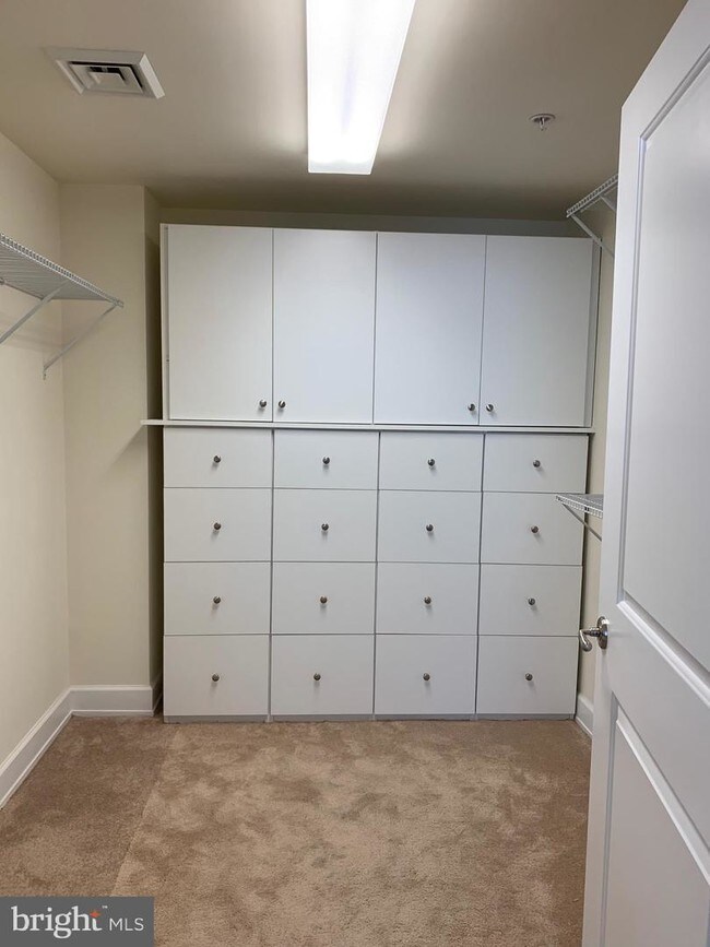 Building Photo - 3503 Rhoads Ave