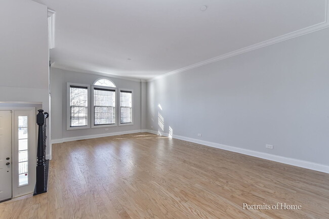 Building Photo - 850 Shandrew Dr