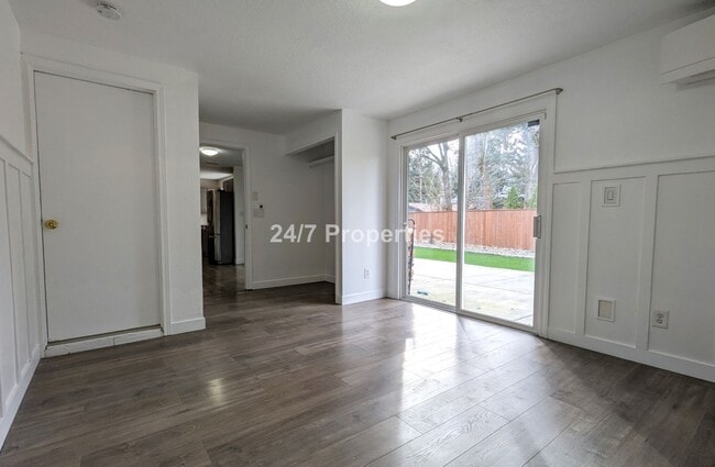 Building Photo - Charming 3 BD | 1 BA Home w/ Large Backyar...