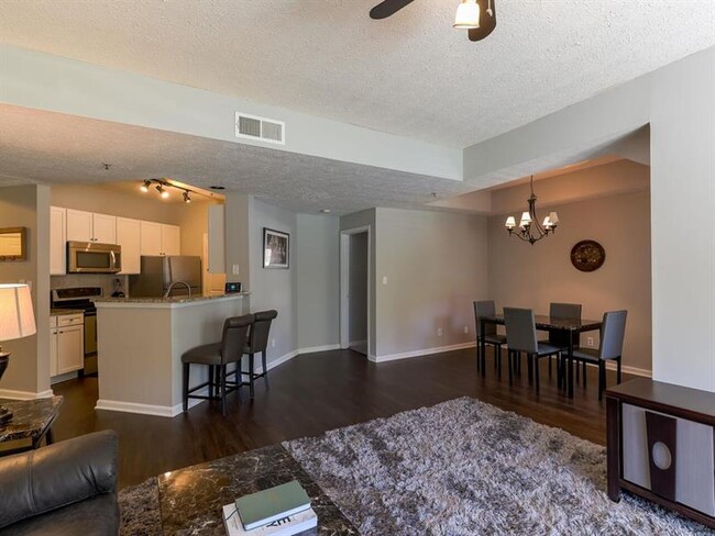 Building Photo - 1250 Parkwood Cir SE