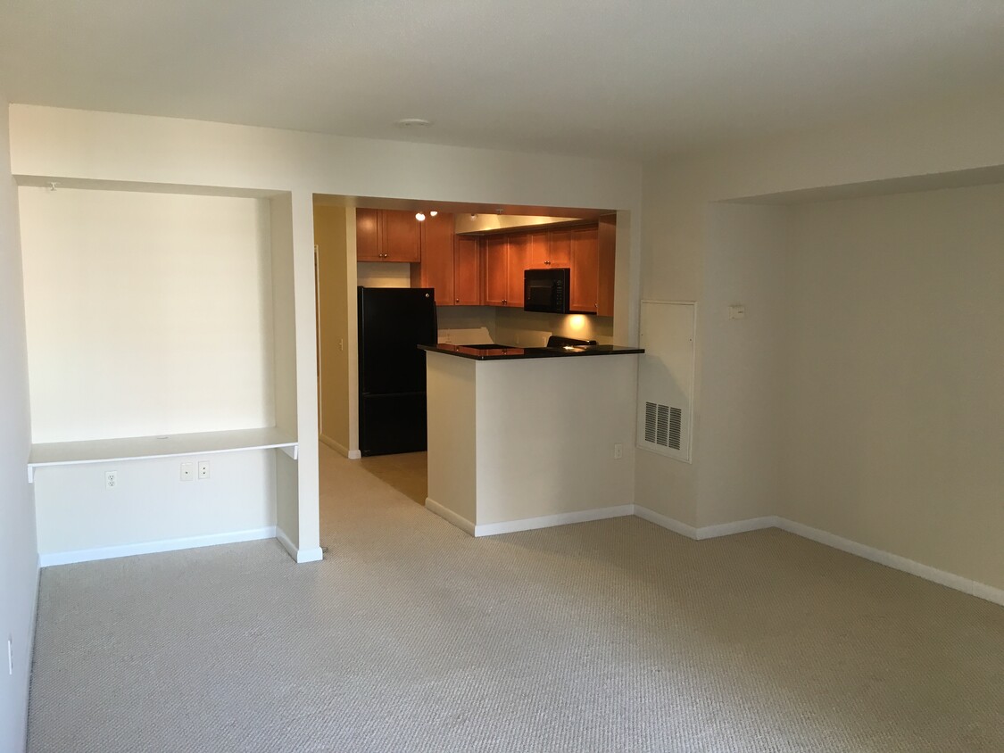 Photo - 851 N Glebe Rd (Arlington, VA)