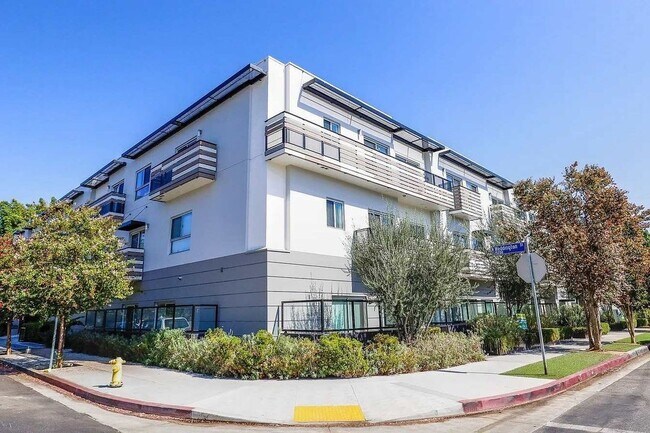 Foto del edificio - 5308 Sepulveda Blvd