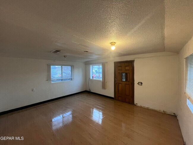 Foto del edificio - 6389 Salas Ln