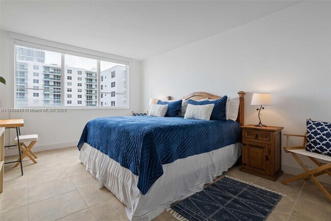Foto del edificio - 5005 Collins Ave