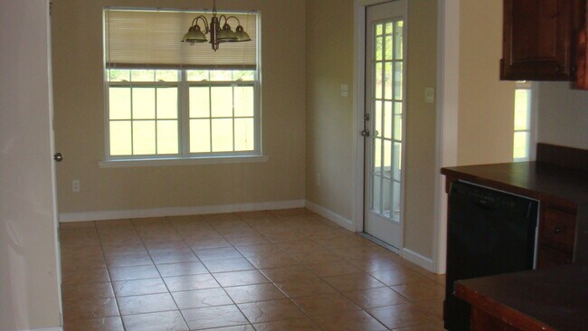 Foto del edificio - 5761 Emily Ln