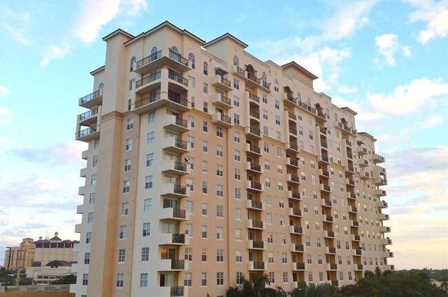 Foto del edificio - 616 Clearwater Park Rd