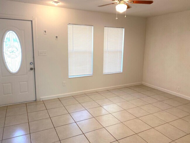 Foto del edificio - 8419 Gold Creek Dr