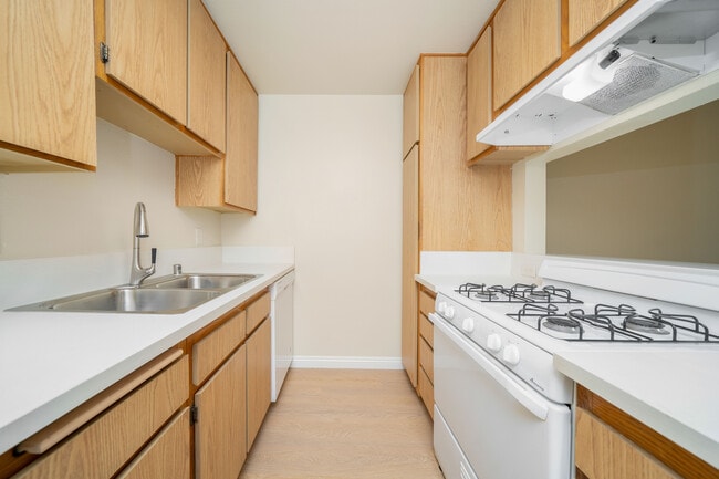Building Photo - 12244 Riverside Dr