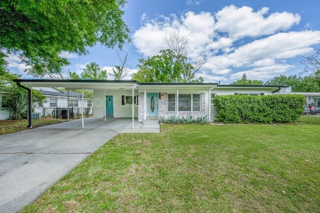 Photo - 316 Lake Fair Ln House