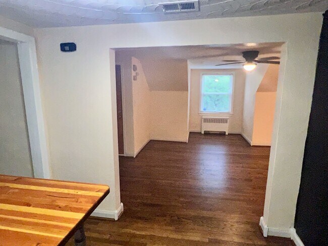 Building Photo - 4615 Colonial Ave