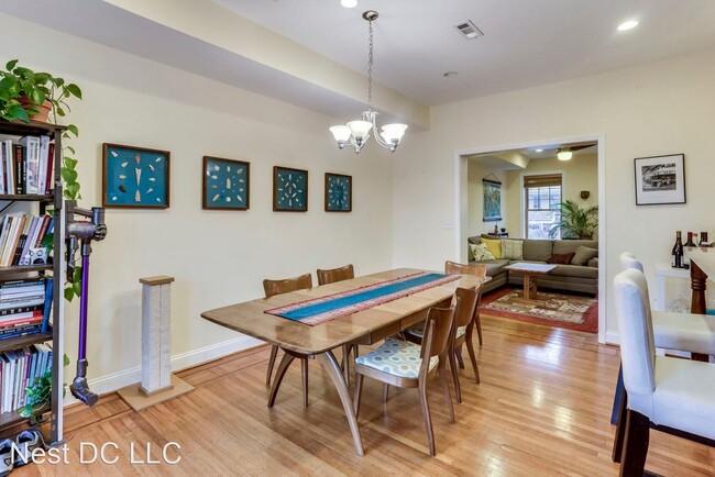 Building Photo - 3 br, 2.5 bath House - 1870 Monroe St NW