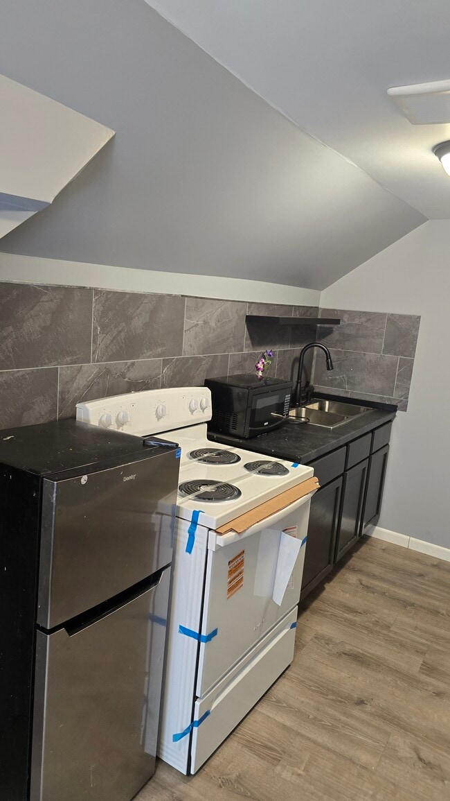 Building Photo - 1550 Richard Gordon Hatcher Blvd