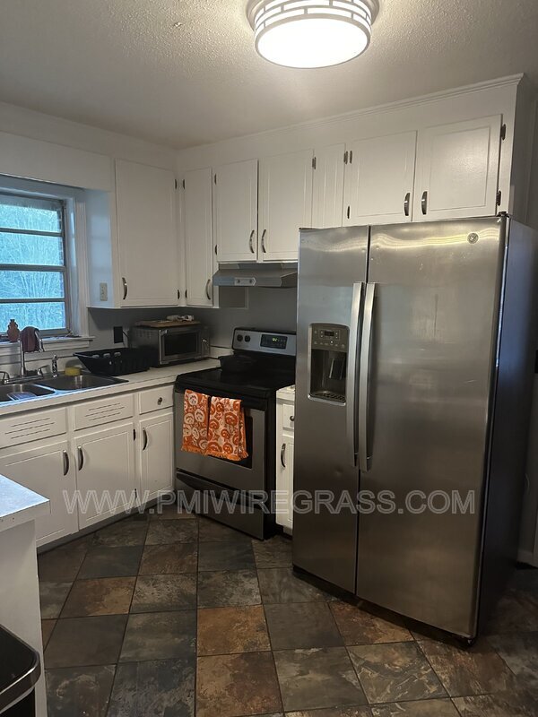 Building Photo - 203 Meadowbrook Dr