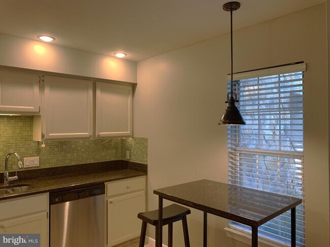 Building Photo - 103 Valley Stream Cir