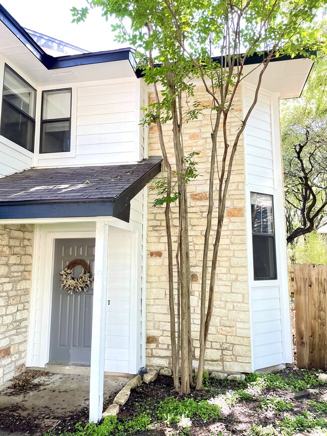 Building Photo - 8102 Tuscarora Trl