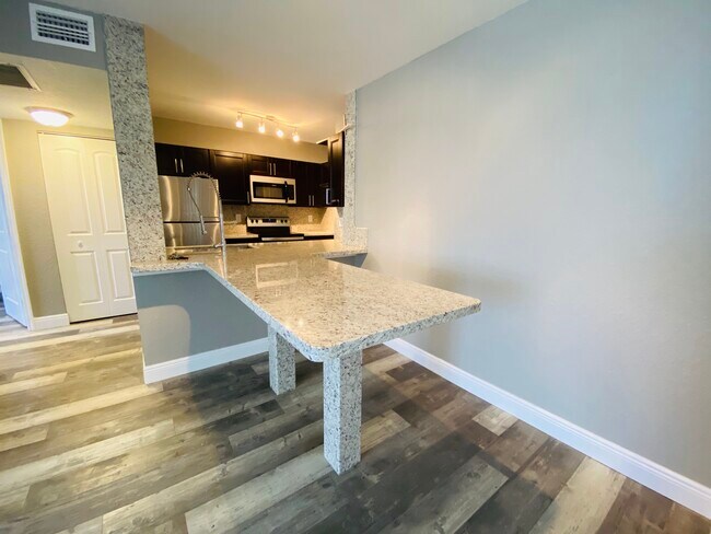 Foto del edificio - 2831 N Oakland Forest Dr