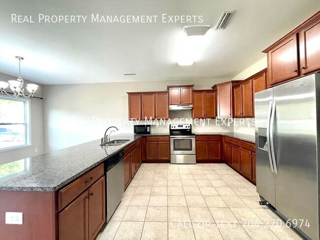 Foto del edificio - 2309 Marthas Ridge Dr