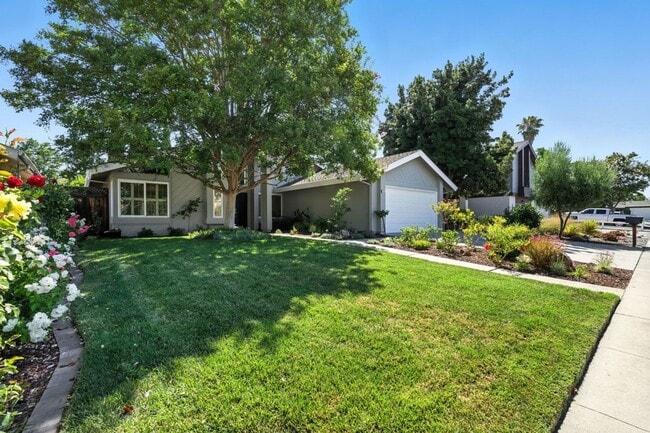 Foto del edificio - WILLOW GLEN - Beautifully updated with hig...