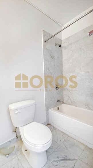 Foto del edificio - 273 E 3rd St